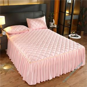 Luxe épaissir rose matelassé couvre-lit Queen Size nordique haute qualité bord plissé couvre-lit sur les couvre-lits de broderie 231225
