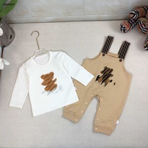 Chándales de lujo para bebé recién nacido Doll Bear Print niños Conjunto de otoño Tamaño 66-100 Suéter de cuello redondo y pantalones con tirantes abiertos en la espalda 25 de octubre