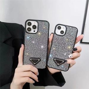 Étuis de téléphone portable Triangle P de luxe pour iPhone 14plus 14promax 15promax 15pro 15 12 Pro 11 Étui en pierre du Rhin à paillettes claires Bling Shiney Cover iPhone 13promax 13pro 13