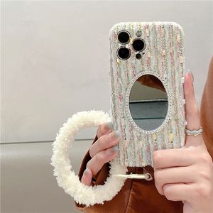 Luxurys Designer Téléphone Case pour iPhone 15 Pro Max 14 13 12 11 x Xiaoxiangfeng Couleur en flanelle tissée miroir de téléphone en peluche en peluche laine à rayures