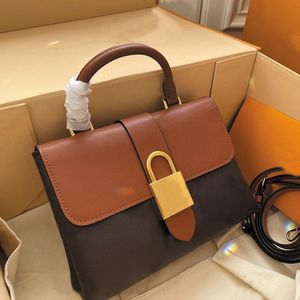 M44322 LOCKY BB Sacs à bandoulière en cuir CrossBody Serrure en métal Pochettes classiques pour femmes Designer de luxe Motif imprimé Sacs à bandoulière enveloppes portefeuilles