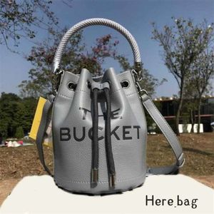 Ma Bucket Bags Bolso de diseñador con calidad de espejo Bolsos cruzados para mujer Bolsos de hombro de cuero Moda para mujer Diseño de todo fósforo Bolso Monederos clásicos