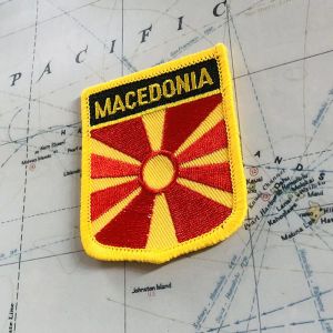Macedonia National Flag brodery Patches Badge Shield and Square Shape Pin un ensemble sur la décoration de sac à dos du brassard en tissu
