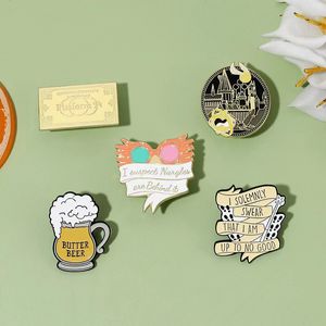 Pin esmaltado del mundo mágico, billetes de tren personalizados, gafas de sol, broches aulladores, insignia de solapa, mochila, bruja, mago, regalo de joyería, venta al por mayor