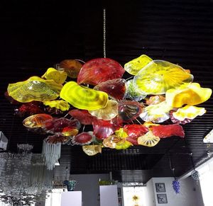Luces magníficas Soplado a mano Iluminación de techo Arte Flor decorativa Lámparas de araña Luz Placas de cristal de Murano italianas Lámparas de araña colgantes