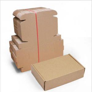 Envoyez des envoyeurs en carton vide Boîtes d'expédition en carton pour chaussettes emballage de culotte bac à kraft ondulé