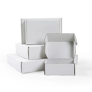 Mailleurs 10pcs / lot Boîte ondulée blanche Boîte d'emballage de cartons de carton Postal Express Expédition Package pour les affaires