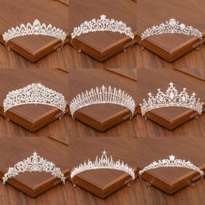 Shiny rhinestone hollowed out bride's crown, white pearl alloy crown, wedding banquet party dress headdress