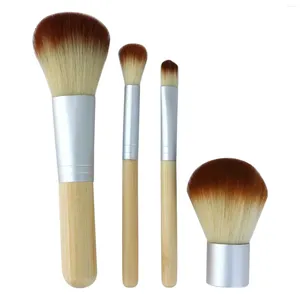 Points de maquillage 4PCS Poignée en bambou avec sac à paupières Cosmetic Brush Set Portable Foundation Powder Professional Concealer Kabuki Blush