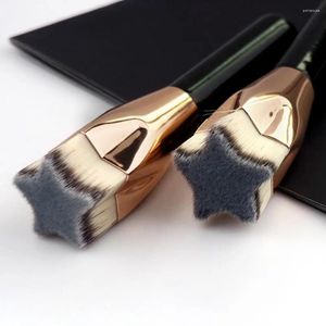 Makeup Brushes Professional sans couture douce à la peau confortable Grip Beauty Foundation Brush Poignée en bois pour usage quotidien