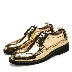 Hombres casuales hombre de verano para hombres shine dorado cuero de patente para hombres de oro mocasines negocios puntiagudo de lujo para niños zapatos de fiesta 38-46