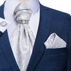 Hommes Luxury Silver Silver Paisley Silk Ascot Tie Set Party Wedding Party Cravat Blanc Ties Mandkinchief Cuffer Links Nettle Ring Set Dibangu 240408
