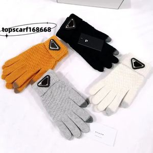 Guantes de cinco dedos para hombres y mujeres Marca de diseñador de moda Estampado de letras Guantes de punto cálidos y gruesos de color sólido Guantes para pantalla táctil Algodón de invierno de alta calidad