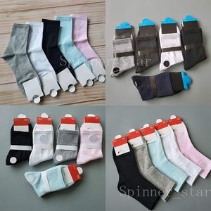 Mode haute qualité hommes et femmes quatre saisons chaussettes confortables longues chaussettes de sport de plein air respirantes en coton