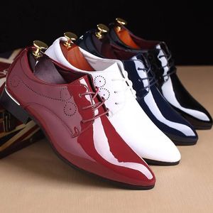 Mend's Classic Retro Brogue Patent Leather Mens Lace-Up Dress Business Office Shoes Men Party Wedding Oxfords Tailles 38-48 231122