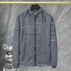 Vestes masculines 2023 Casual Hooded Men Veste Fashion Brand Stripe Stripe Print Streetwear High Quality Social Club Tenues Windbreaker