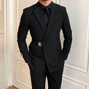 Chaquetas para hombres Estilo británico Chaqueta de traje negro Masculino Elegante Caballero Negocios Casual Vestido formal profesional Cinturón para el cuerpo Un doble botonadura 230925