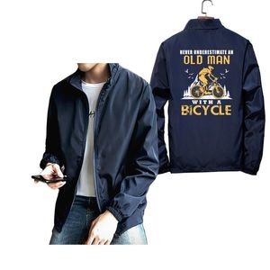 Chaquetas para hombre Nunca subestimes a un anciano con una chaqueta de bicicleta de montaña Hombres Bicicleta MTB Manga larga Abrigo cortavientos informal Tela de gran tamaño