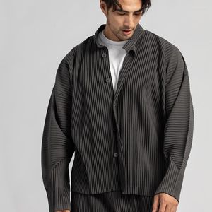 Vestes pour hommes Yudx Miyake Tissu plissé Prêt-à-porter Collier à sec en relief à la main 2023 Dernière veste de printemps et d'automne pour hommes