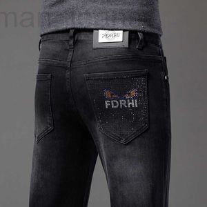 Jeans masculino designer de moda outono e inverno marca de alta qualidade para homens FF Hot Diamond Slim Fit coreano leggings pequenos lavados preto elástico grosso 89W4