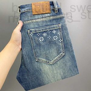 Jeans para hombres Diseñador Diseñador de lujo de alta gama azul para hombres Nueva moda coreana Estiramiento para hombre suelto pequeño tubo recto pantalones versátiles IB5Y H990