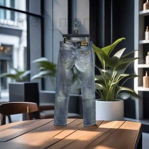 Jeans para hombres Diseñador Alto lujo y marca de moda Simple Europeo Bordado Slim Fit Pies pequeños Pantalones elásticos para niños Extremo largo RBUA