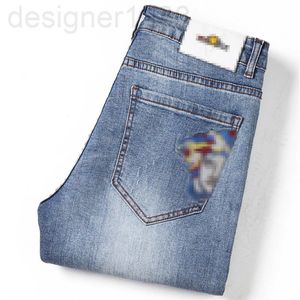 Diseñador de jeans para hombres Sitio web oficial Colección Fansi Ropa de hombre 2021 Otoño Nuevos jeans bordados Medusa Micro elástico Leggin240K
