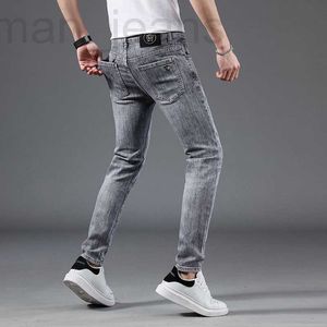 Diseñador de jeans para hombres Primavera nuevos jeans algodón para hombres versión coreana pie pequeño adelgazante marca humo gris Medusa AUGM