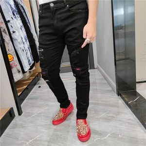 Brand de mode en jeans pour hommes Ruffian Denim Pant de la lettre de version coréenne Broderie Pantalon de jambe droite Ripped Toft Jean Pantalon Moto Hommem