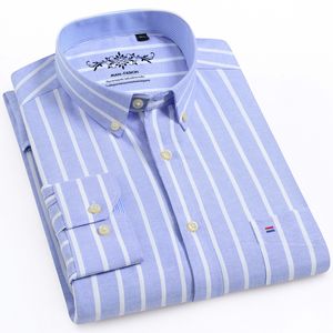 Chemise à carreaux à manches longues Oxford pour hommes Poche poitrine plaquée Coupe régulière Chemises boutonnées décontractées imprimées à carreaux/rayures LJ200925
