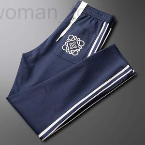 Pantalons pour hommes Designer Pantalon de sport brodé à la mode pour hommes coton printemps / été lâche petit tube droit décontracté long minimaliste rayé sanitaire KW2S