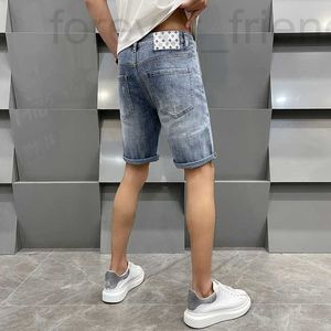 Designer des shorts masculins Guangzhou Xintang Denim Shorts masculin 2024 Nouveau tube droit pantalon pentagonal décontracté.