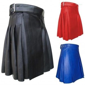 Pantalones cortos para hombre Idopy Punk pantalones cortos de cuero de imitación para hombre estilo escocés plisado Cosplay fiesta Guerrero falda para hombre