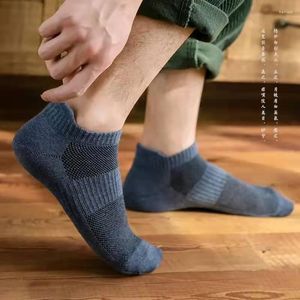 Chaussettes masculines 10 paires de qualité de la cheville pour hommes de haute qualité décontractée d'été de couleur unie de couleur solide en coton