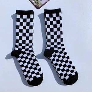 Calcetines para hombres Corea moda tendencia tablero de ajedrez unisex hombres mujeres a cuadros hip geométrico hop novedad streetwear cov8m3
