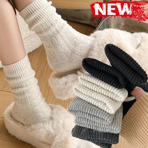 Chaussettes pour hommes Lolita Blanc Noir Femmes Filles Tricotées Bas Chauds Mi Tube Crochet Poignets De Botte Volants Paresseux Lâche Cachemire Laine Sox