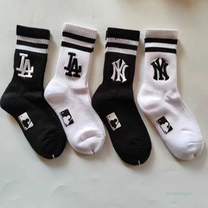 Chaussettes pour hommes chaussettes bonneterie moyenne mlb serviette pour hommes et femmes bas sport épaissi coréen Chine-chic mode baseball course basket-ball chaussettes8rqa