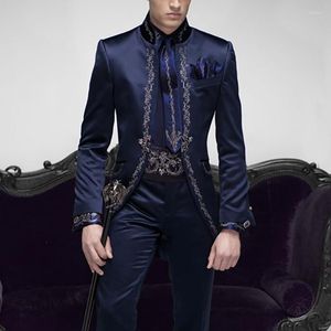 Trajes para hombres 2023 hecho a medida bordado italiano azul marino hombres Slim Fit novio graduación esmoquin 2 piezas chaqueta masculina chaqueta pantalón