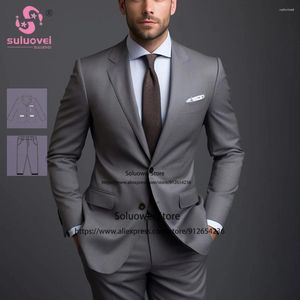 Suits para hombres Classic Grey Slim Fit For Men Made Made Made 2 piezas Pantalones Conjuntos de puentes Prom Groom Notch Notch Esmoquin Tuxedo Terno Masculino Completo
