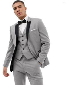 Trajes de hombre Moda Gris claro Novio Esmoquin Solapa negra Padrino de boda Traje de boda 3 piezas Hombres Business Prom Party Blazer (Chaqueta Pantalones Chaleco)