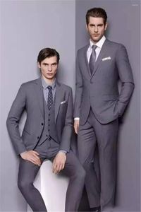 Costumes pour hommes, Tuxedos de marié gris à deux boutons, blazer à revers cranté pour hommes (veste, pantalon, gilet, cravate), W:1272
