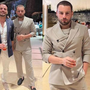 Trajes de hombre Gris Novio Hombres Boda Esmoquin 2 piezas Traje de doble botonadura Traje de negocios para traje Homme Mariage Party Prom Blazer 2PC