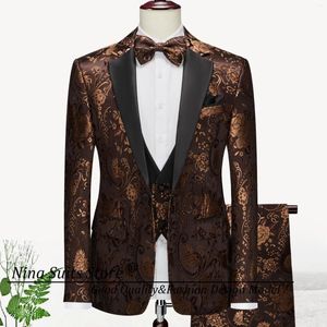 Trajes para hombres Gwenhwyfar Brown Floral Man's Party Tuxedos Black Muesca Solapa 2024 Hombres de lujo Blazer Pantalones Chaleco con patrones de oro oscuro