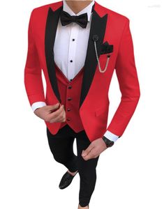 Costumes pour hommes 2023 Dernières conceptions de pantalons de manteau Hommes rouges Revers à revers formel Groom Wear Men # 39; s Tuxedos Wedding For Prom Party