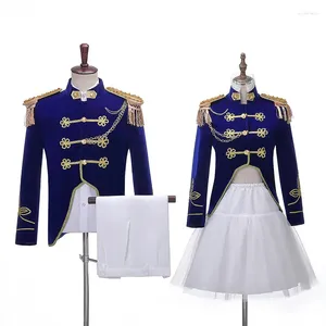 Trajes para hombres Vintage Hombres Royal Blue Uniforme Chaqueta Mujer Cosplay Vestido Prom Castle Trajes Traje de escenario con cadenas y marca de hombro