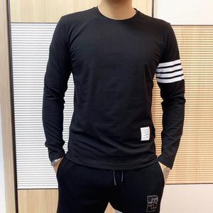 Suéteres para hombres 2021 Manga larga Primavera Otoño Harajuku Camiseta Camiseta para hombres Conjuntos O-cuello Sólido Poliéster Negro Blanco Camiseta Hombres Top Tee