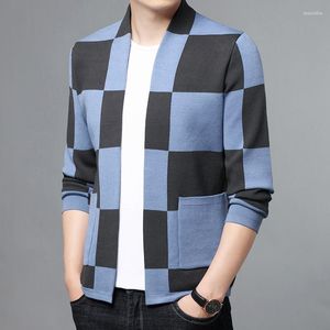 Ponts-pulls masculins Cardigan bleu à carreaux en anglais pour hommes Vestes en tricot vintage Vintage Vintre 2023 Vêtements d'automne d'hiver