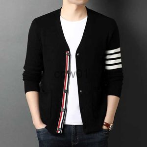 Pulls pour hommes Top Grade Nouveau Automne Hiver Marque Mode Tricoté Hommes Cardigan Pull Noir Coréen Manteaux Occasionnels Veste Hommes Vêtements M-3XL J231026