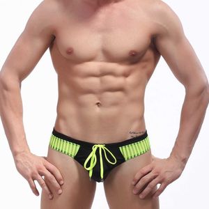 Maillots de bain pour hommes 2021 Nouveaux sous-vêtements pour hommes Points de maille Sexy Bikini String érotique européen et américain Été Hot Spring Natation Veau Sports J220913