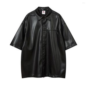 Camisetas para hombre Harajuku Pu Cuero Carta Bordado Verano Camisetas para hombre Manga corta Y2K Solapa Streetwear Oversize Casual Top Tees Negro